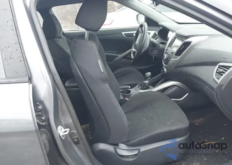 2013 Hyundai Veloster Base W/Black z USA, uszkodzony, nr VIN KMHTC6AD4DU146078